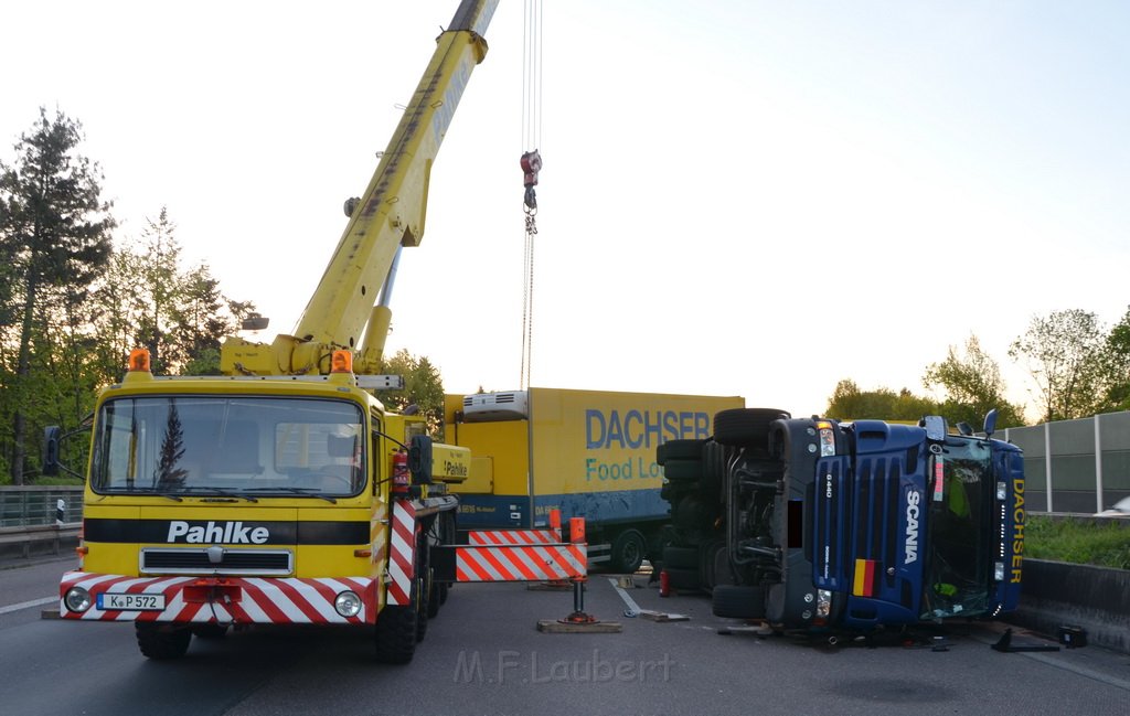 VU LKW umgestuerzt A 3 Rich Oberhausen Hoehe AS Koeln Koenigsforst P044.JPG - Miklos Laubert